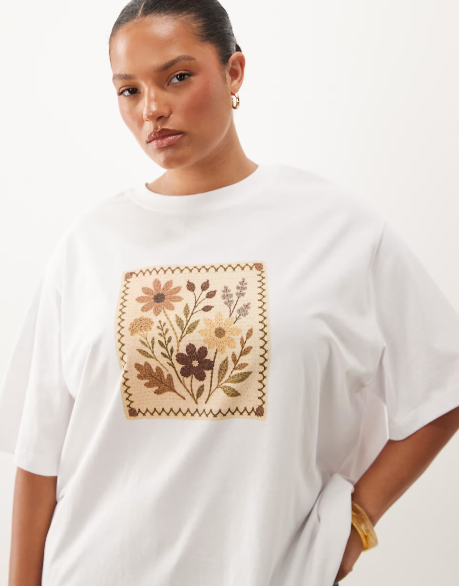 ASOS ASOS DESIGN Curve oversized flower crochet graphic top in white