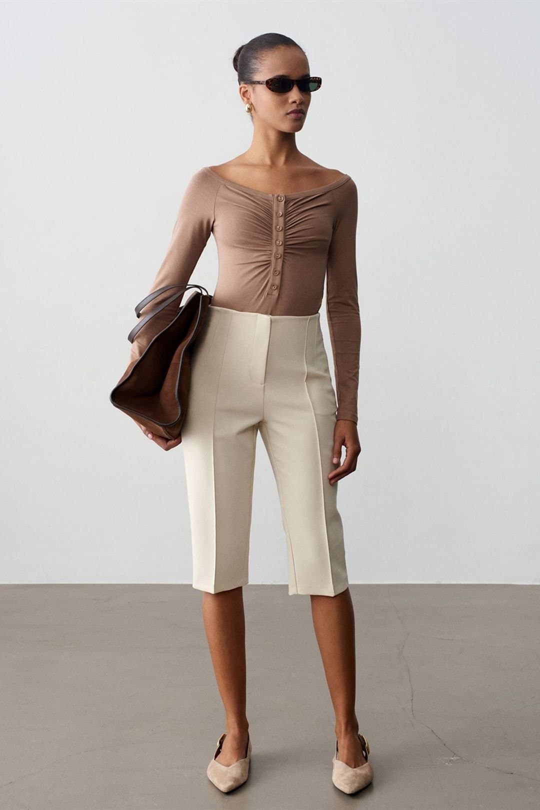 Dilvin Dilvin Women's High-waist Straight Capri Shorts With Slit in Cream