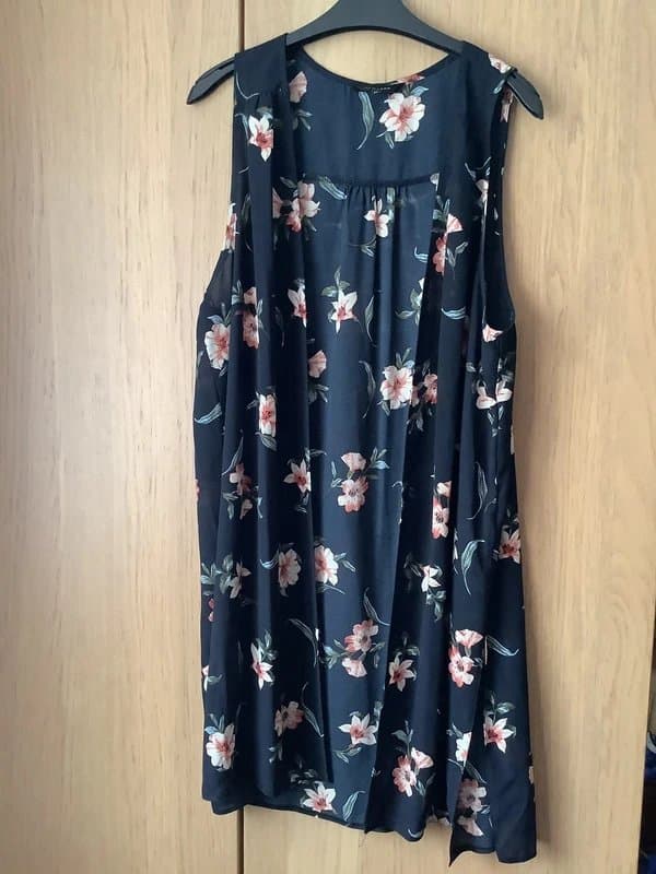 New Look New Look size 12 black floral long waistcoat