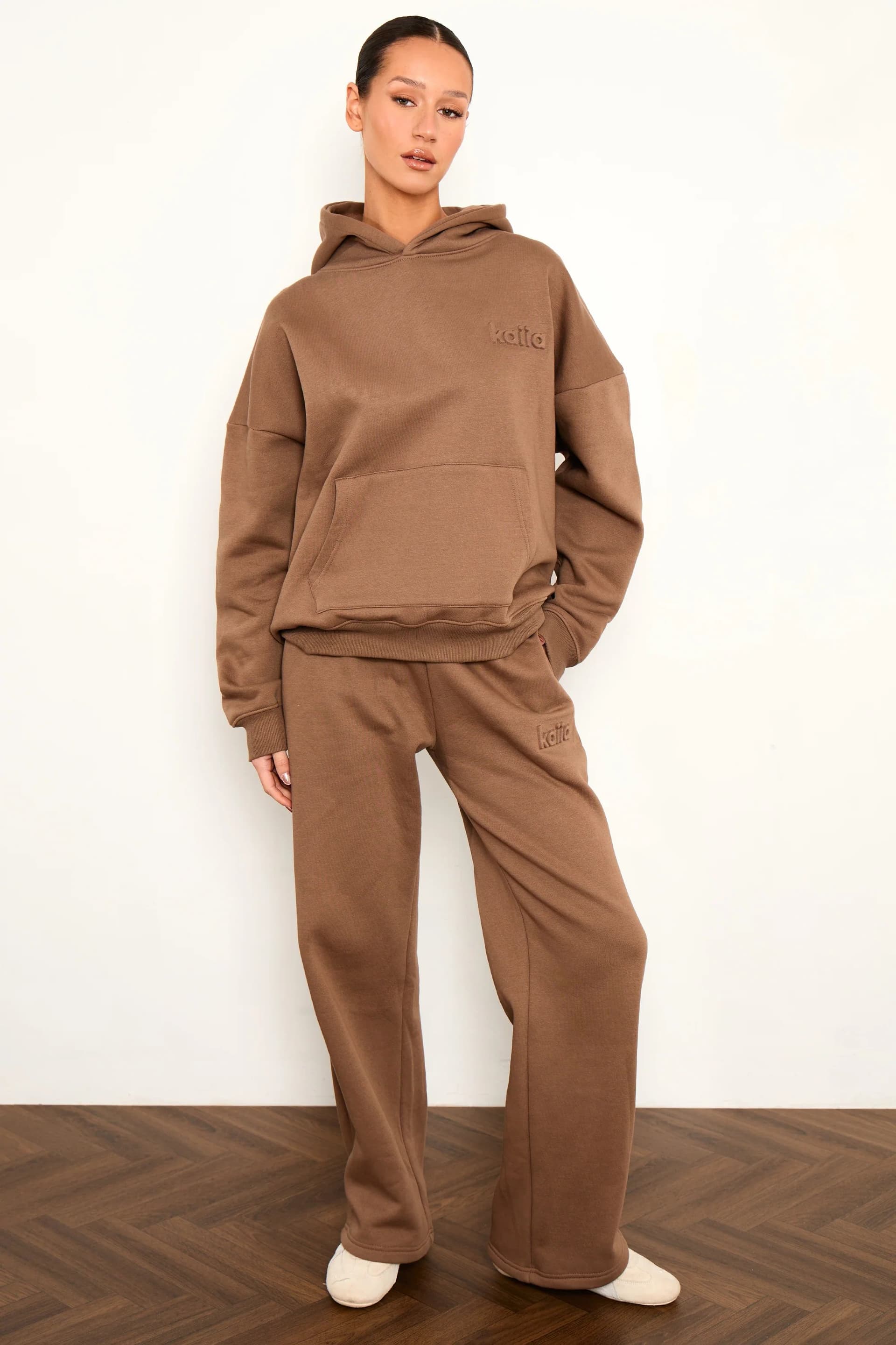 Kaiia Kaiia Studio Embossed Wide Leg Joggers in Caramel