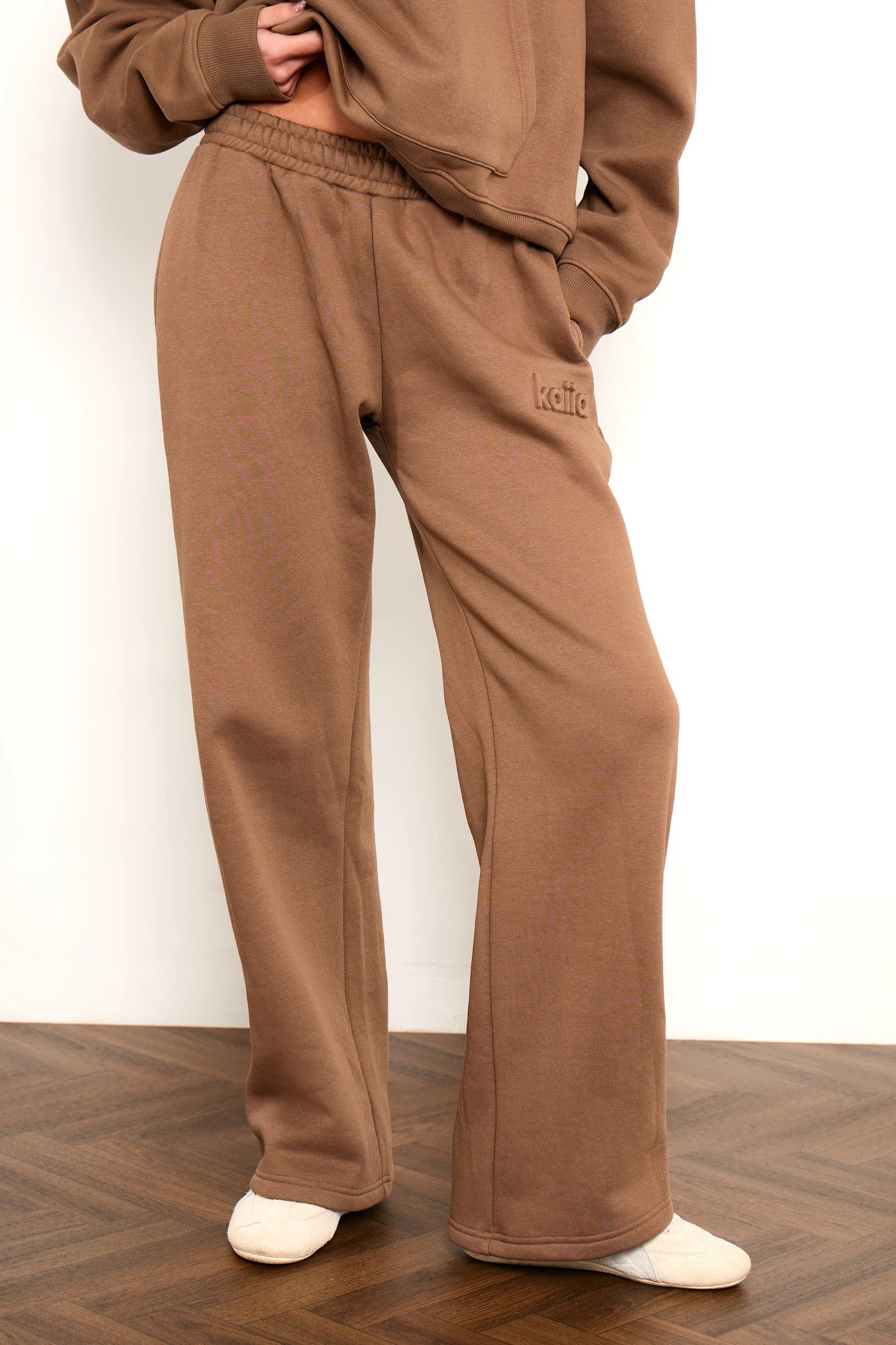 Kaiia Kaiia Studio Embossed Wide Leg Joggers Caramel - 2