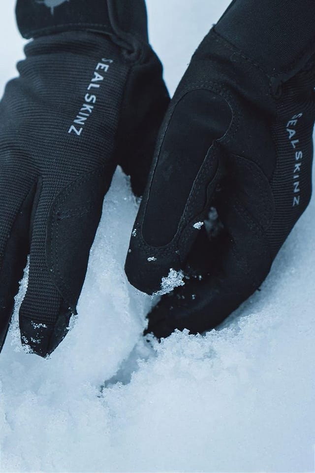 SealSkinz Sealskinz Men's & Waterproof All Weather Gloves in Black - 3