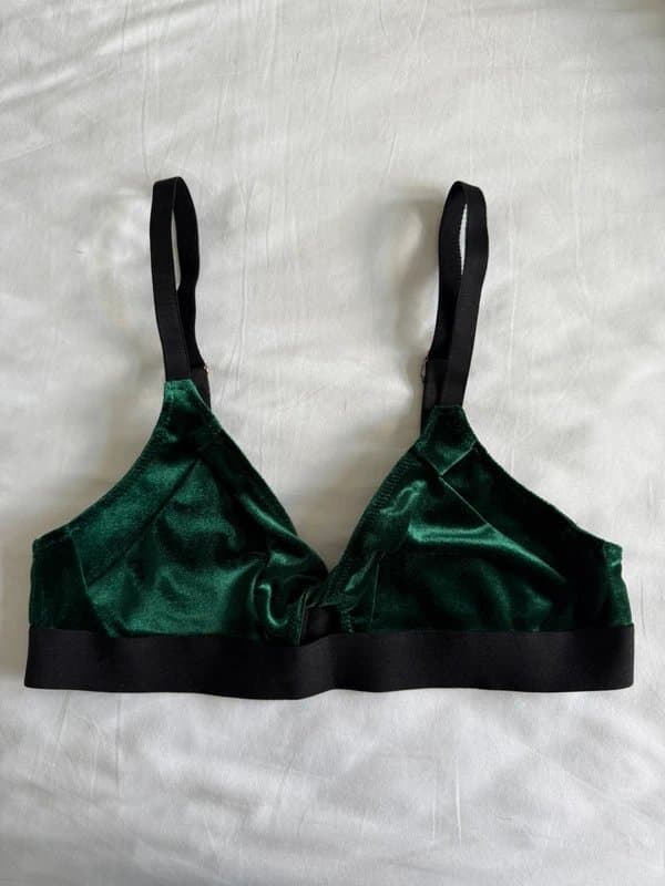 ASOS ASOS Green Velvet Twist Front Bralette – Size UK 12