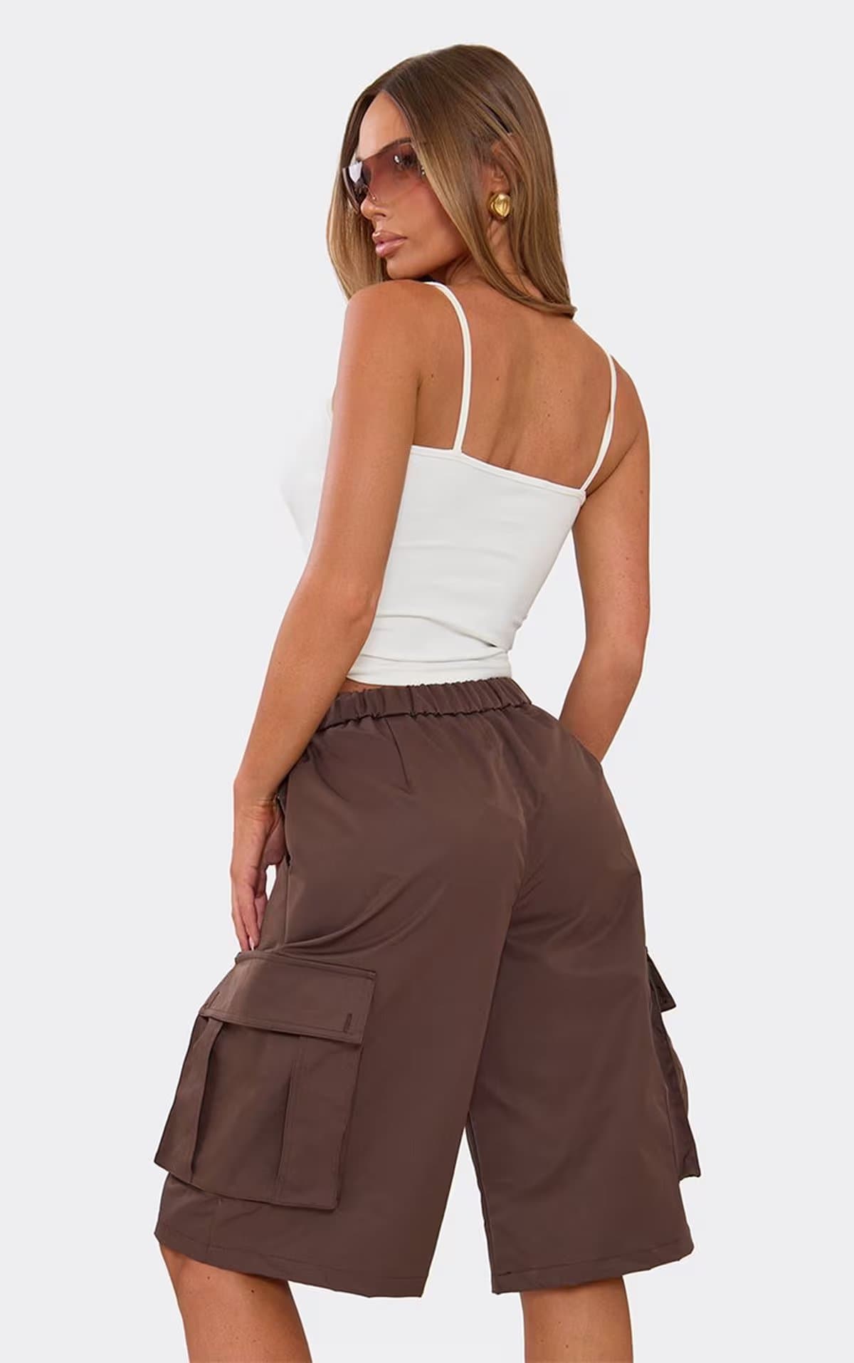 EGO Mid Rise Cargo Jorts In Chocolate Brown., Women's Size UK 6