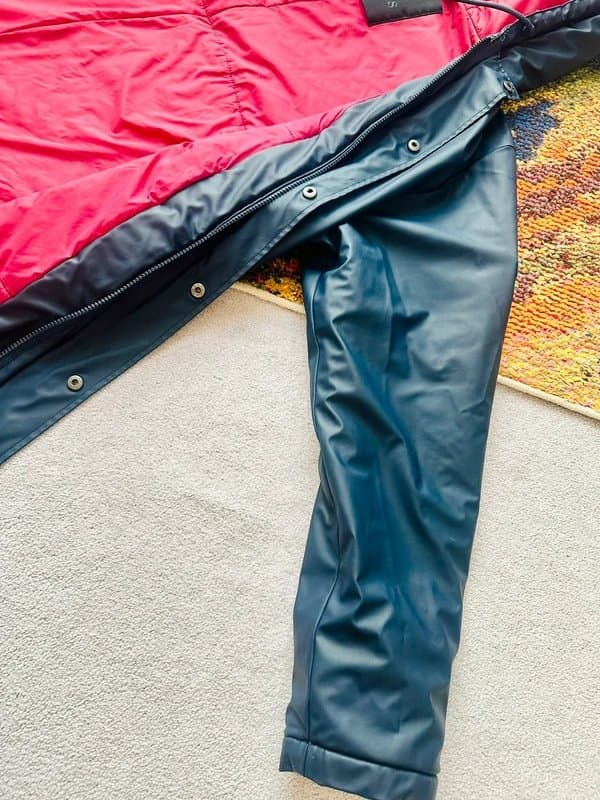 Rains RRP ~£300 Rains Long Waterproof Padded Coat – Navy / Red – Size M/L