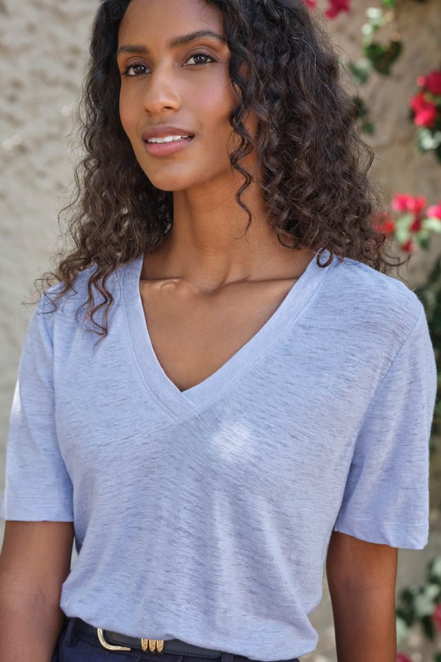Pure Collection Pure Collection Women's Linen Short Sleeve V Neck T-Shirt in Pale Blue - 2