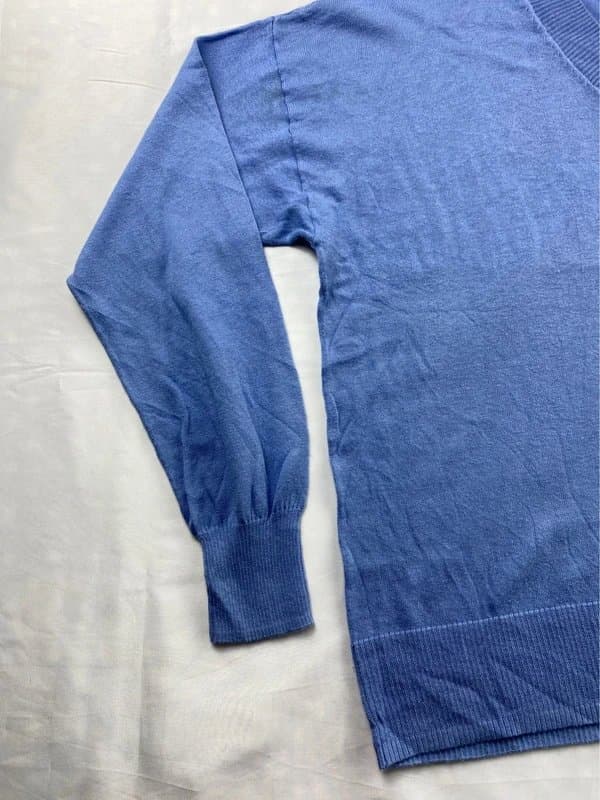 GAP SALE Gap lightweight v neck jumper – Women’s Size L – Blue