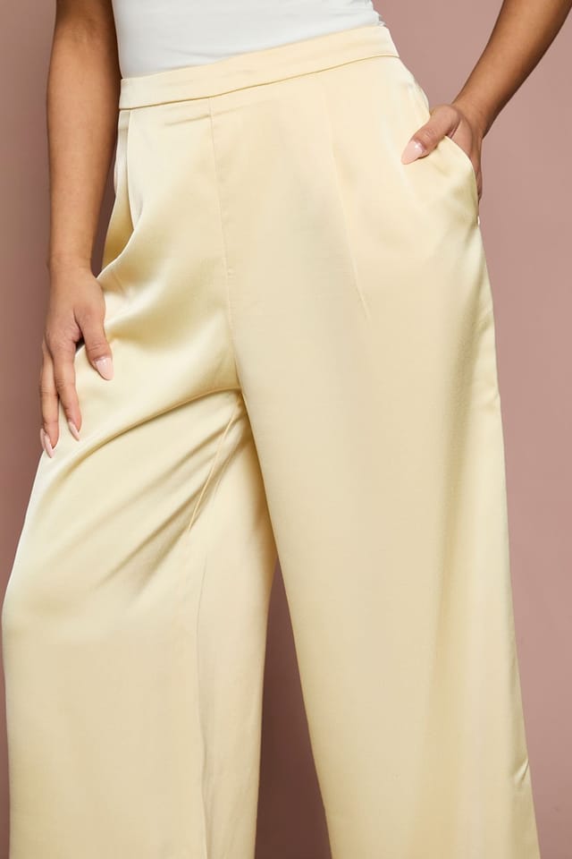 Coast Coast Women's Petite Satin Flared Trouser in Lemon - 2