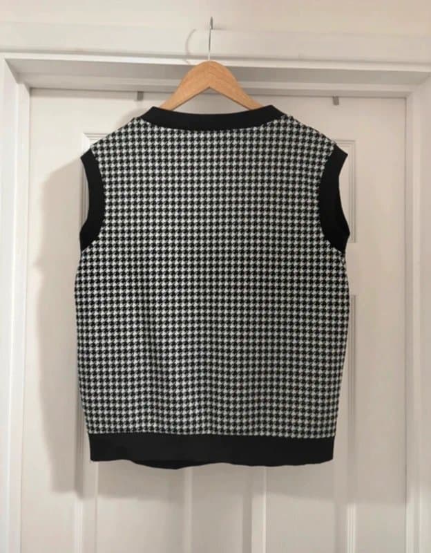 New Look Women's New Look Black & White Dog Tooth V Neck Knit Sweater Vest Tank Top Waistcoat size M 12-14
