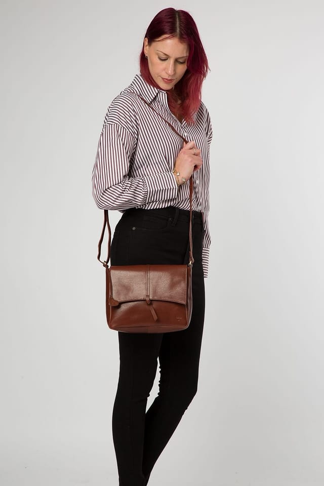 NiNa Amora NiNa Amora Women's 'Loredena' Leather Cross Body Bag in Brown - 2