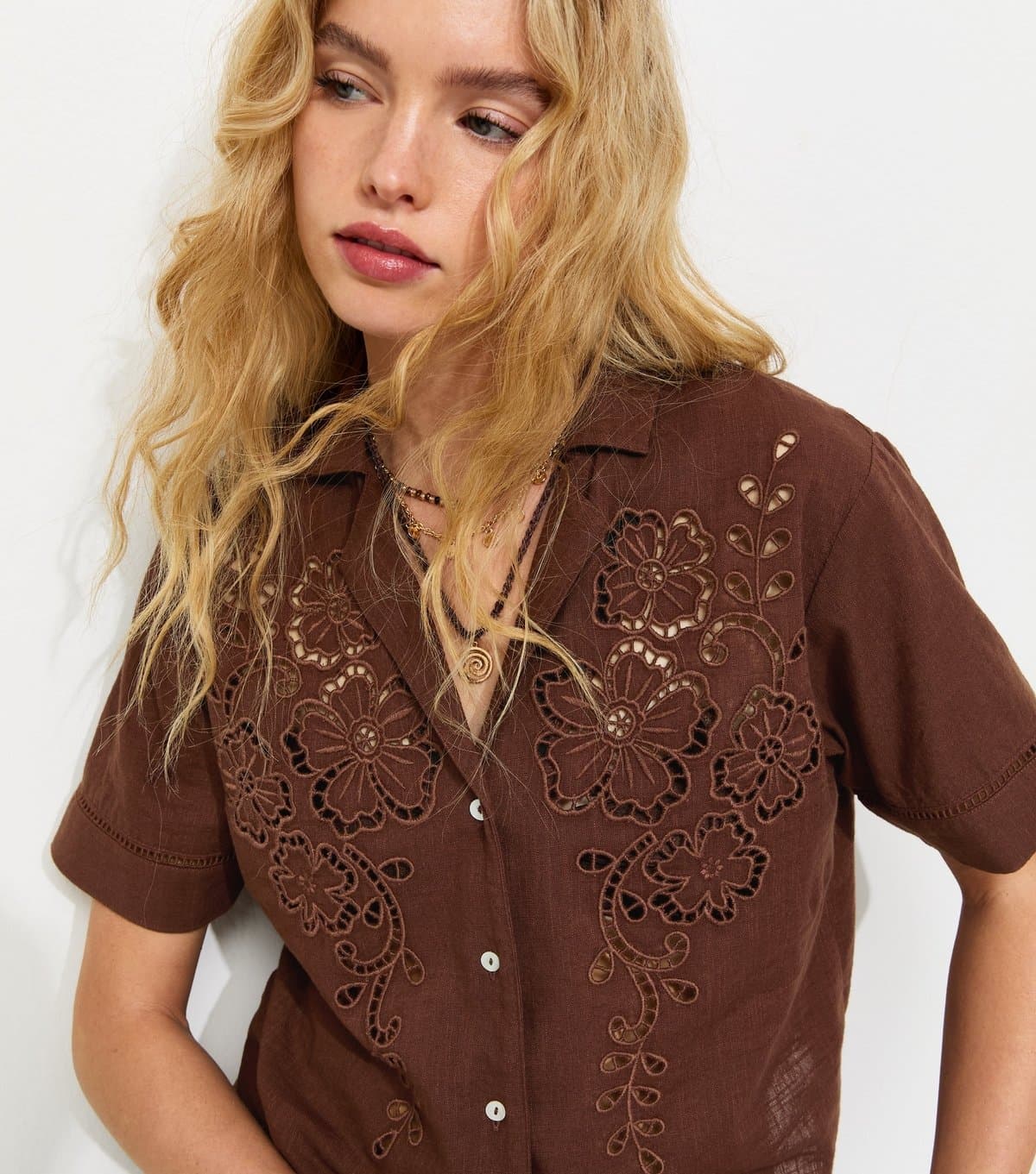 New Look Women's Brown Lightweight Cutwork Crop Scallop Hem Shirt New Look