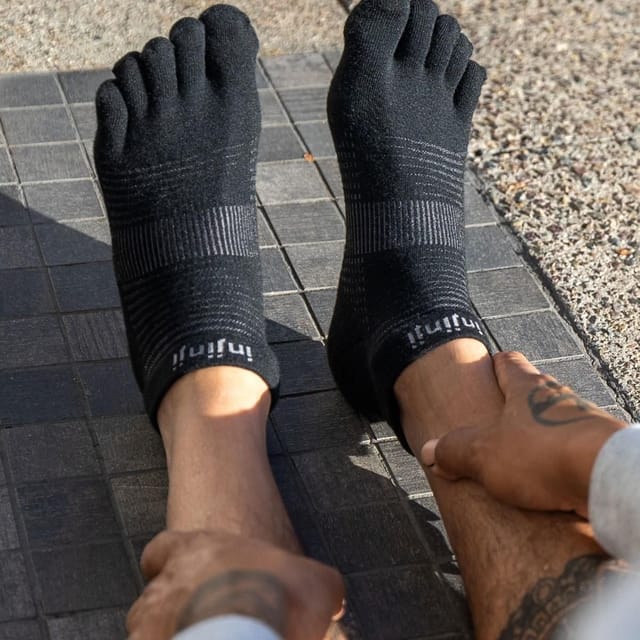 Injinji Injinji Men's Lightweight No-Show Toe Socks in Black - 3