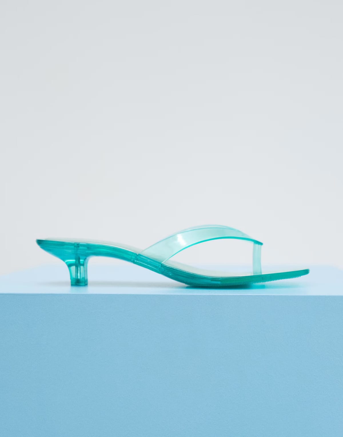 ASOS ASOS DESIGN Holiday jelly kitten heel toe thongs in green - 1