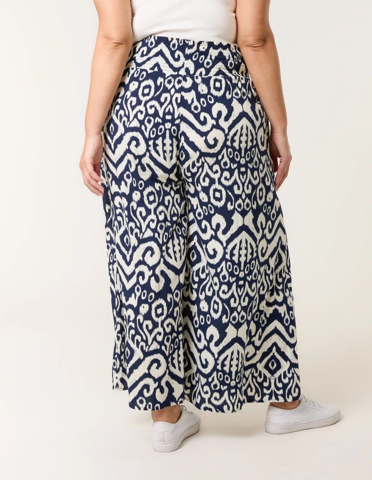Blue Vanilla Curve Abstract Printed Shirred Waist Wide Leg Trousers - 4
