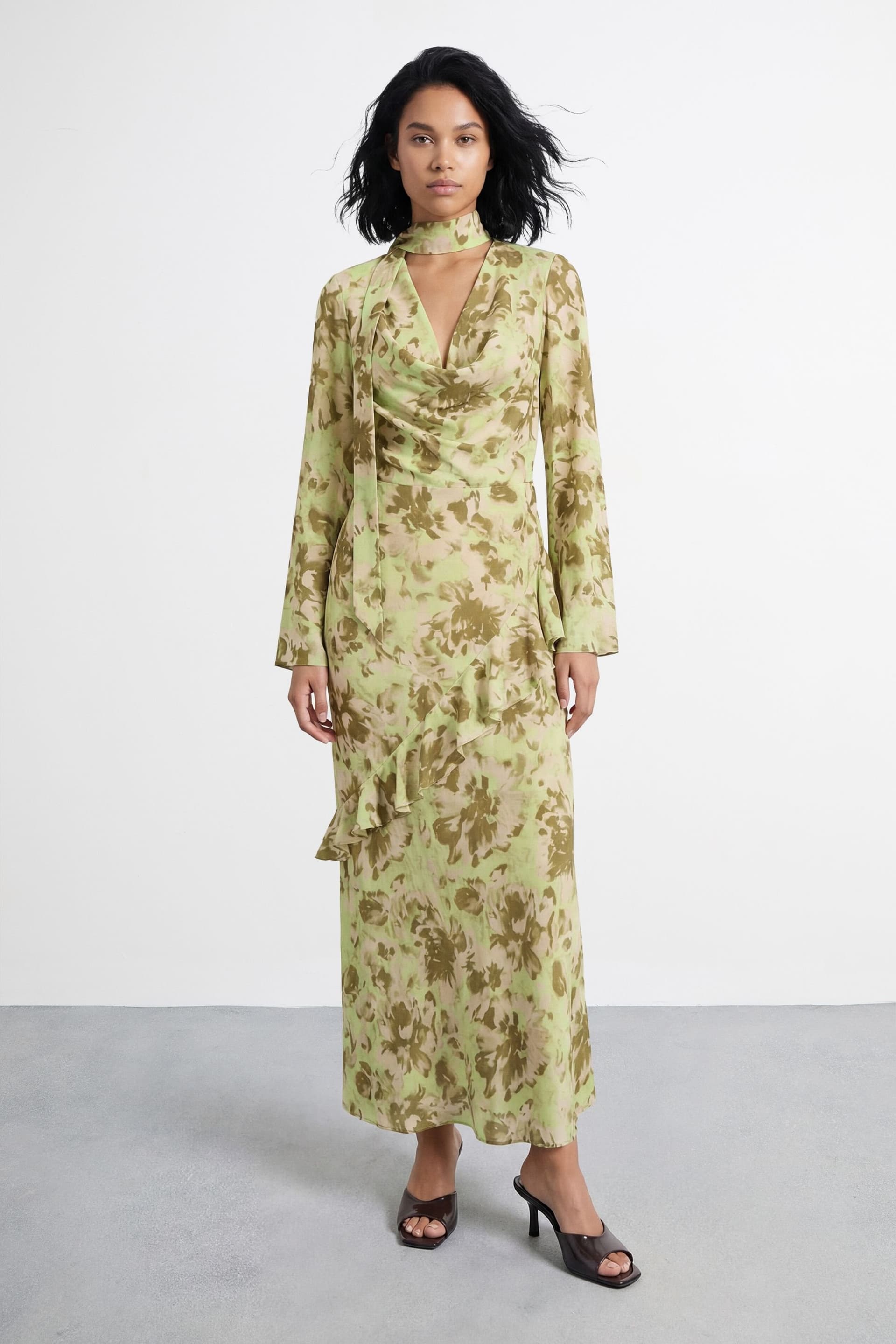 Warehouse Warehouse Women's Petite Long Sleeve Cowl Neck Floral Print Ruffle Detail Maxi Dress