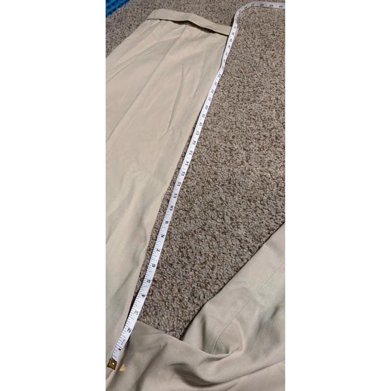 Eddie Bauer Vintage Beige Pleated Trousers 32" Waist 30" Inseam Relaxed Fit Classic Style Mens Pants