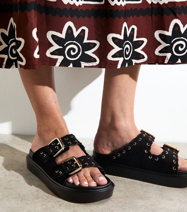 New Look Women's Black Faux Suede Eyelet Embellished Flatform Sandals New Look - 2