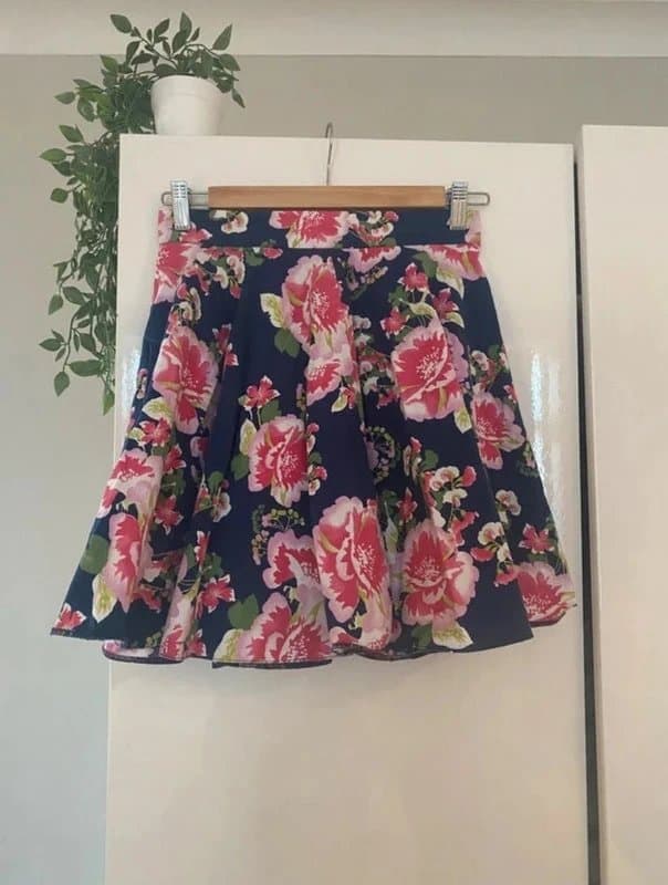 Jane Norman Y2K Jane Norman Floral Skirt – Size 10 – Navy Pink Print