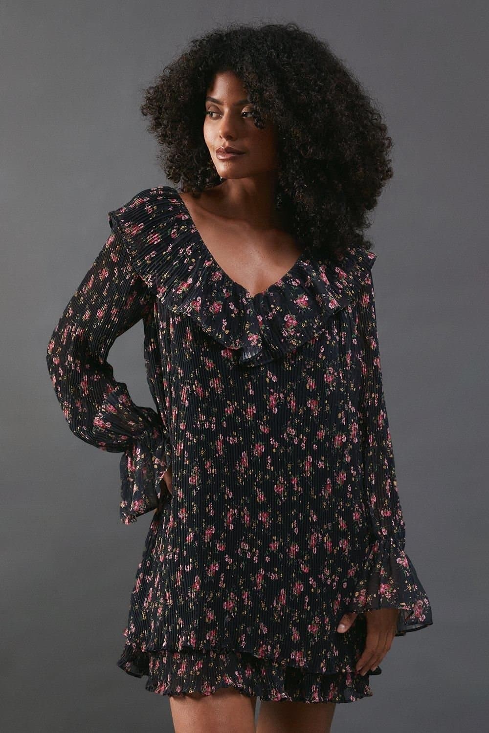 Warehouse Warehouse Women's Floral Pleated Chiffon V Neck Mini Swing Dress in Black