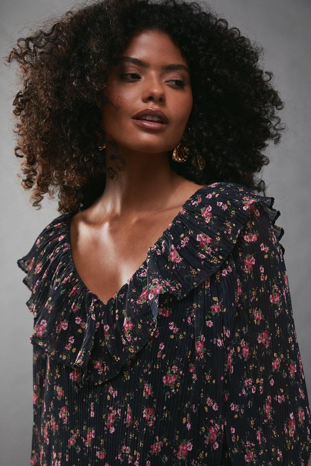 Warehouse Warehouse Women's Floral Pleated Chiffon V Neck Mini Swing Dress in Black - 4