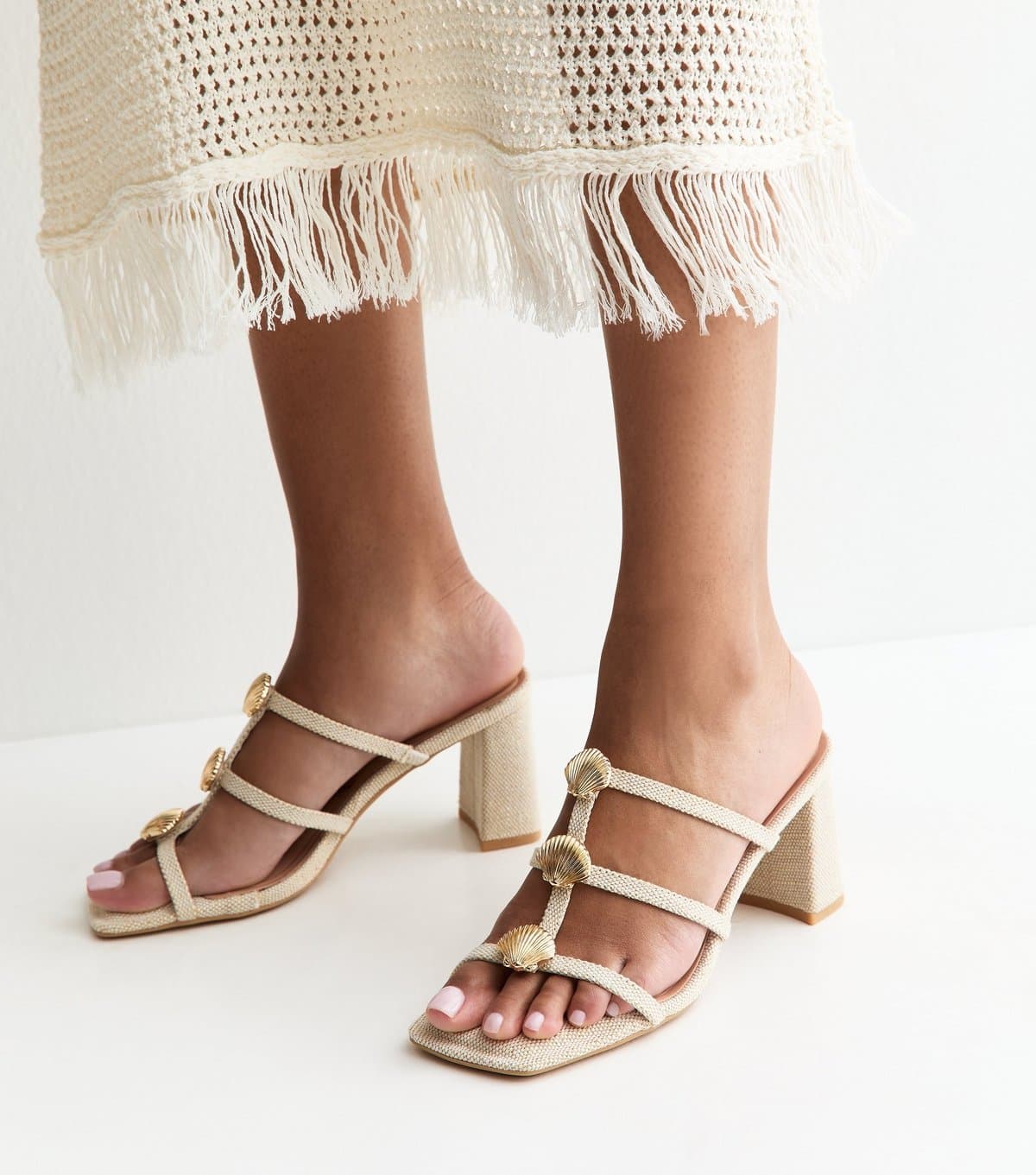 New Look Women's Off White Raffia-Look Seashell Charm Mules Vegan New Look