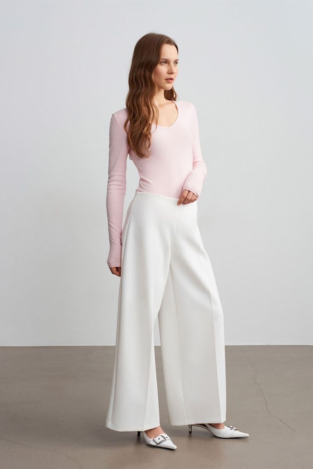 Dilvin Dilvin Women's High-Waist Wide-Leg Crepe Trousers in Off-White - 4