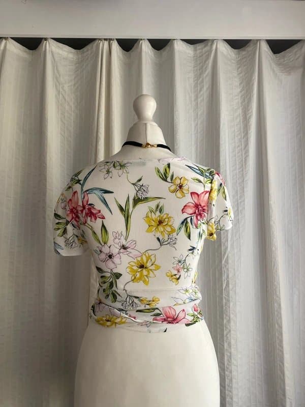 Bershka Bershka floral tie front crop top/blouse