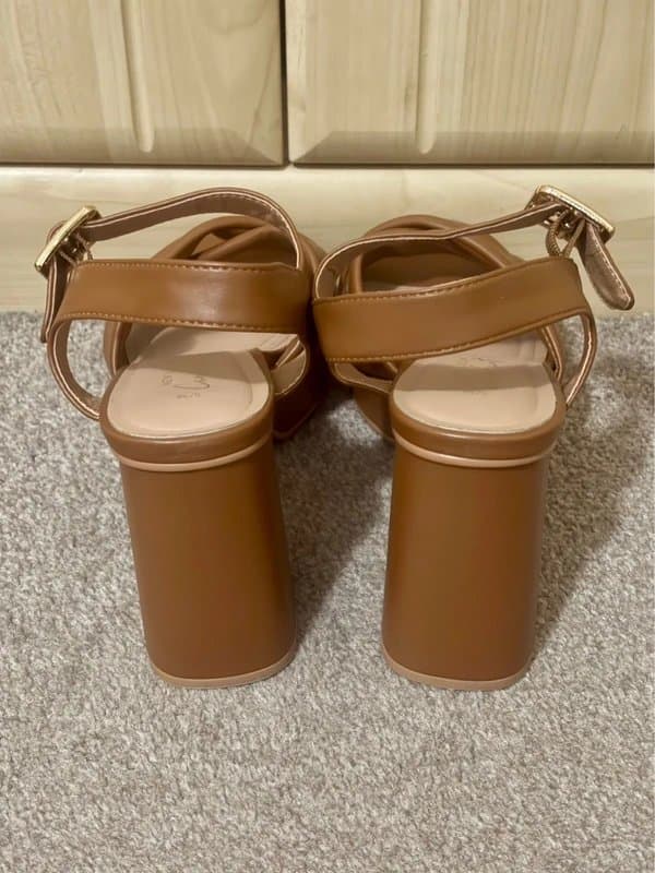 New Look New Look tan faux leather platform sandals with chunky block heels & cross-strap design size 5