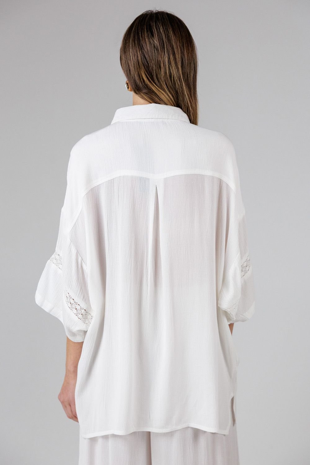 French Connection French Connection Women's Crinkle Trim Oversized Short Sleeve Button Up Shirt in White - 2