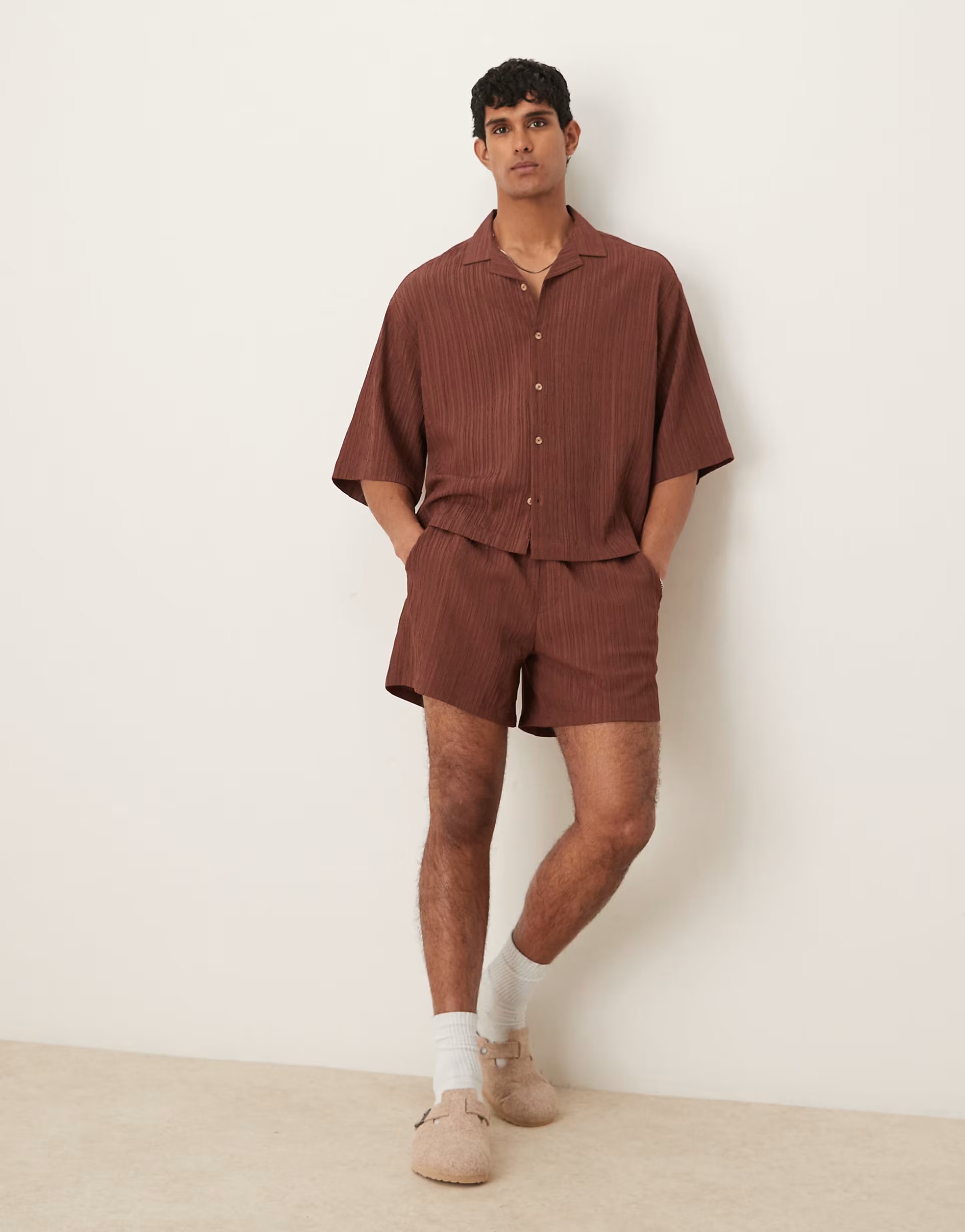 ASOS ASOS DESIGN co-ord textured shorts in short length in brown - 1