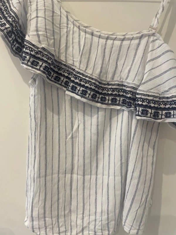 Abercrombie & Fitch Cute Abercrombie one shoulder summer/ beach top