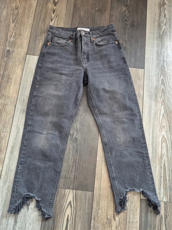 Topshop Topshop black straight leg cut off denim jeans size womens 26 waist