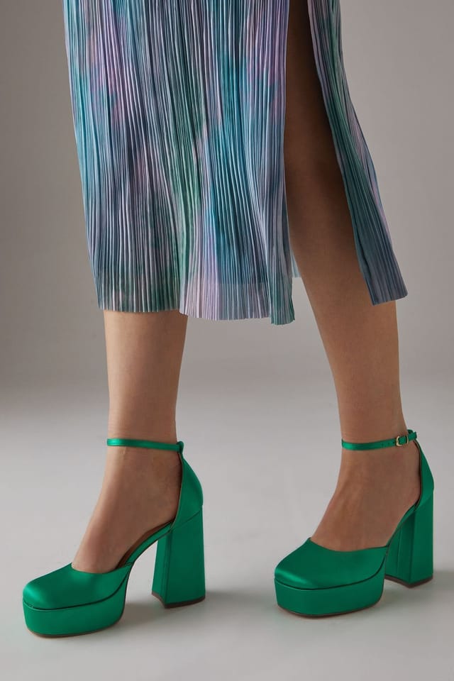 Faith Faith Women's : Cadence Satin Closed Toe Chunky Platform Heeled Shoes in Green - 2