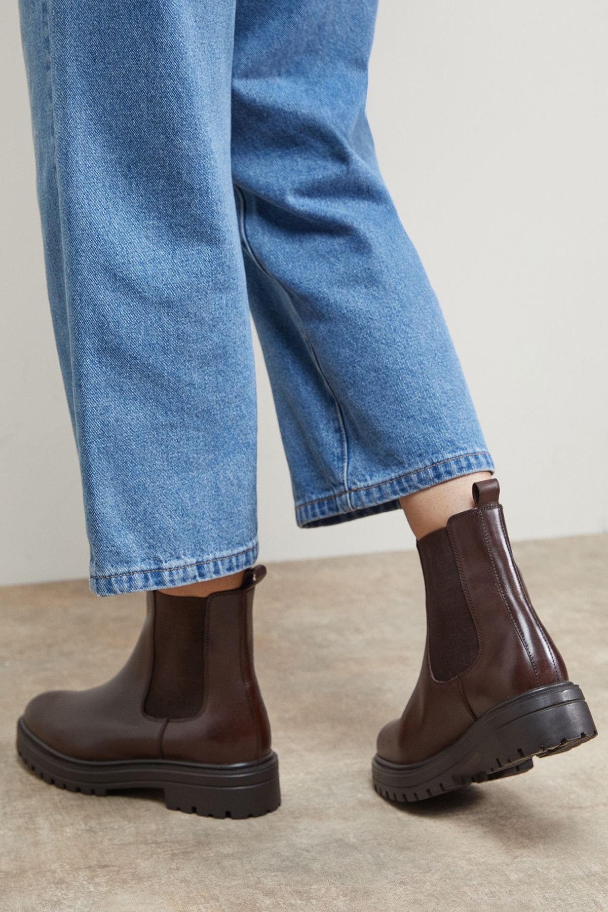 Oasis Oasis Women's Lola Real Leather Chunky Chelsea Boots in Brown - 3