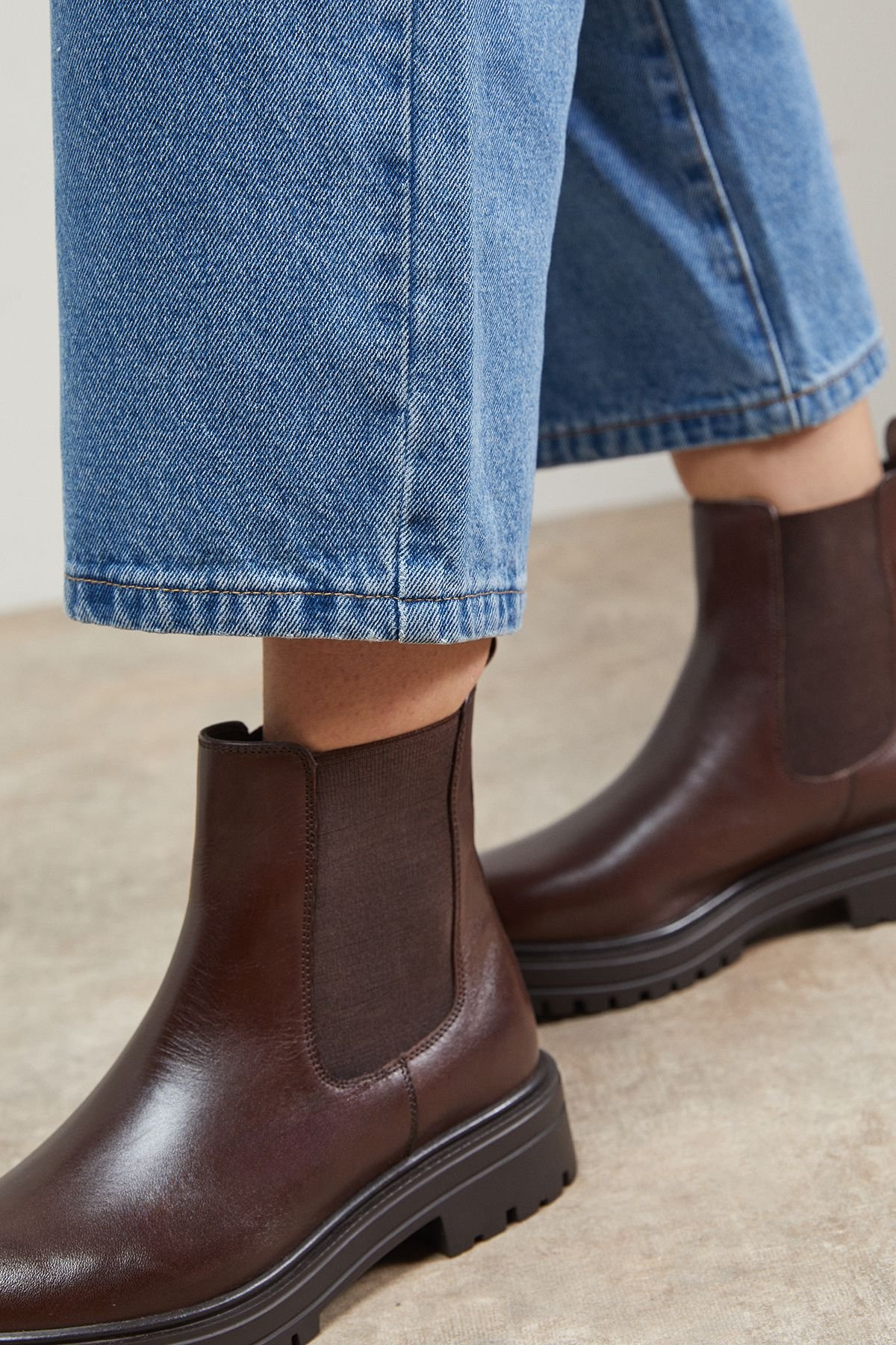 Oasis Oasis Women's Lola Real Leather Chunky Chelsea Boots in Brown - 4