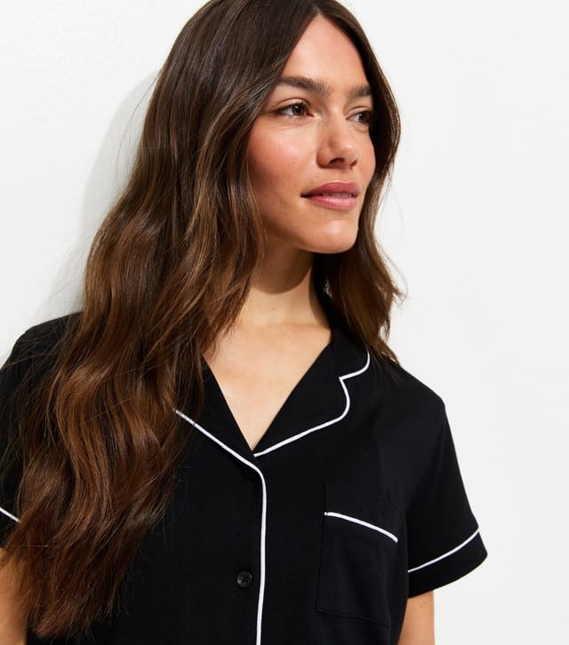 New Look Women's Petite Black Jersey Revere Collar Shirt and Shorts Pyjama Set New Look - 3