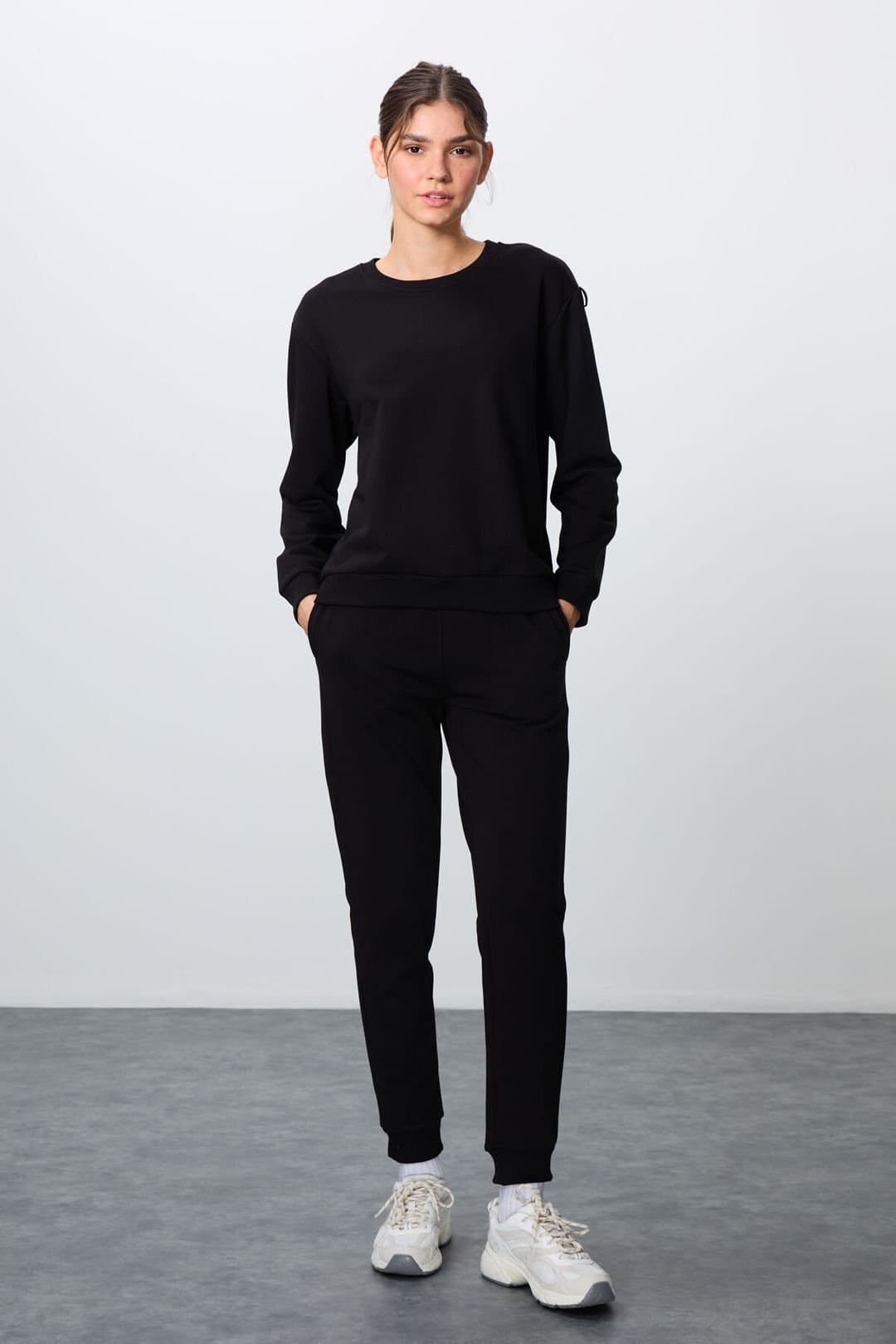 Tommy Life Tommy Life Women's Oversized Cotton-polyester Sweatshirt & Pants Set in Black