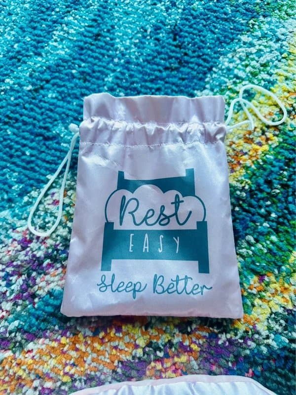 Cult Beauty 💤Silk Sleep Mask with Pouch