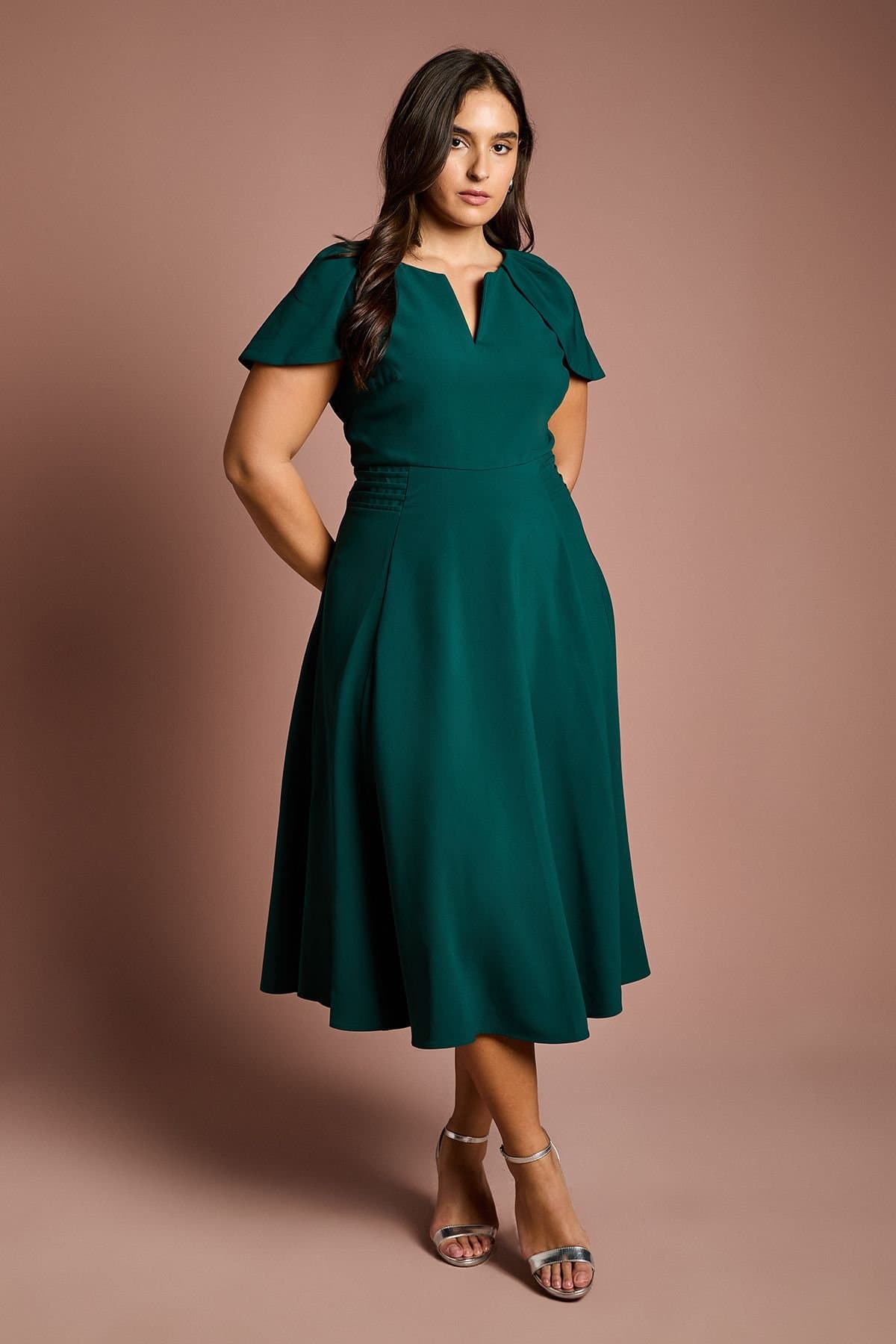 Coast Coast Women's Plus V Neck Short Sleeve Ponte Midi Dress in Emerald