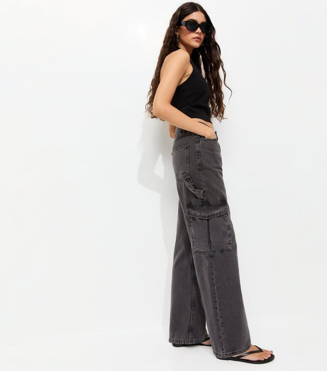 New Look Women's Washed Black High Waist Cargo Jeans New Look - 2