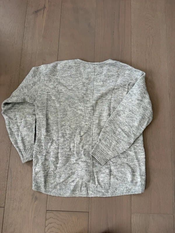 H&M H&M grey soft knit V neck jumper