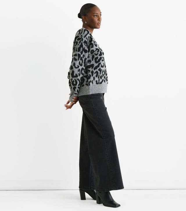 Gini London Women's Grey Animal Pattern V-Neck Jumper Gini London New Look - 3