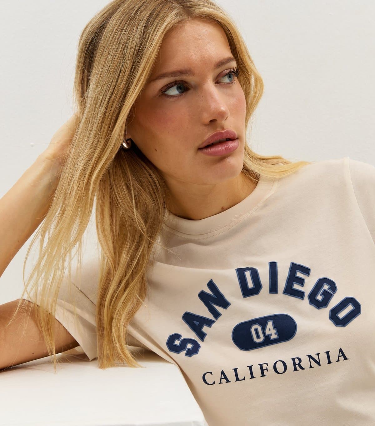 New Look Women's Off White Cotton San Diego Logo T-Shirt New Look