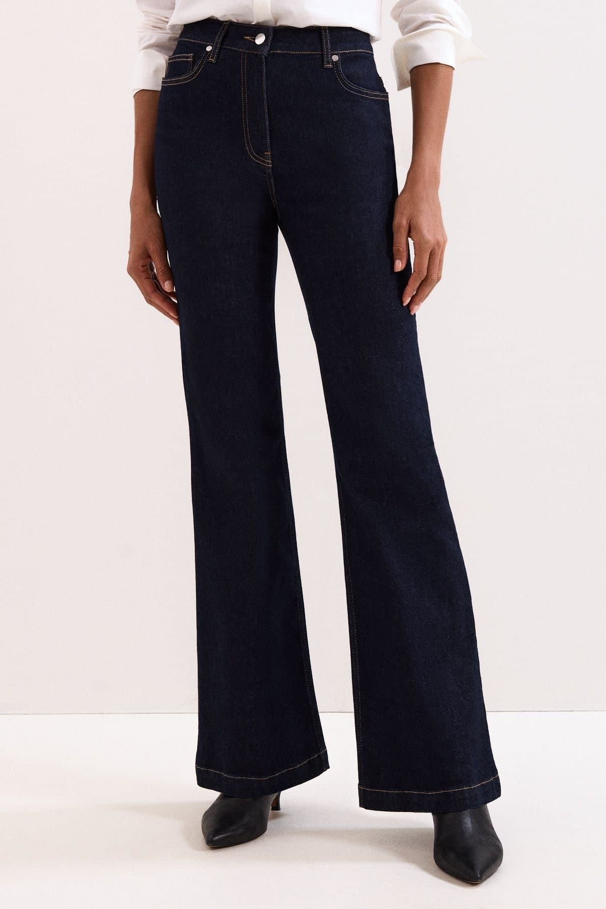 Phase Eight Phase Eight Women's Petite Olivia Bootcut Jean in Dark Indigo