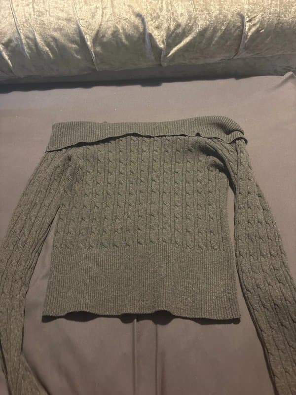 Bershka Bershka grey zip off the shoulder knitted jumper