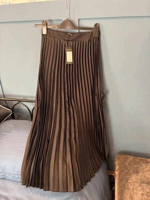 New Look Satin pleated maxi skirt