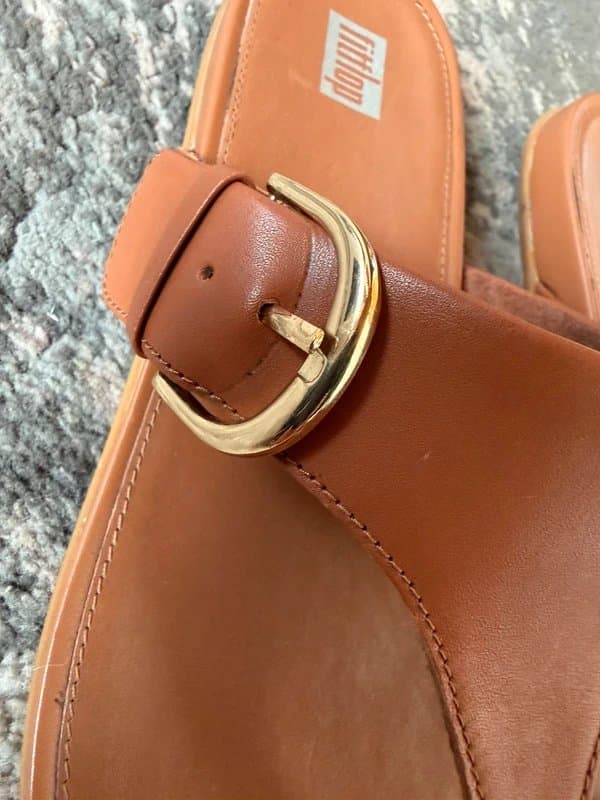 FitFlop Leather Tan FitFlop flat toe post sandals size 7