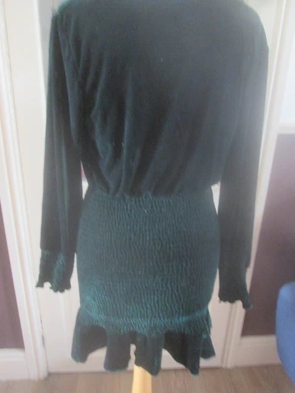 PrettyLittleThing PLT PrettyLittleThing size 8 Emerald Green velvet dress