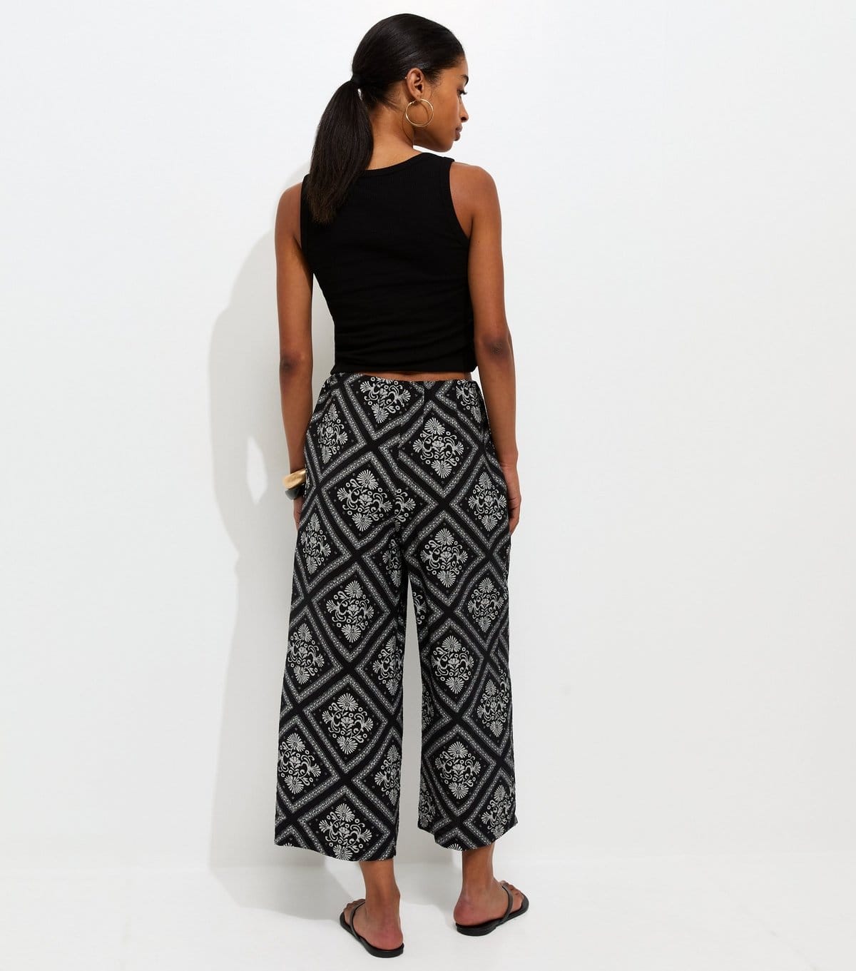 New Look Women's Black Tile Print Wide Leg Cropped Trousers New Look - 4