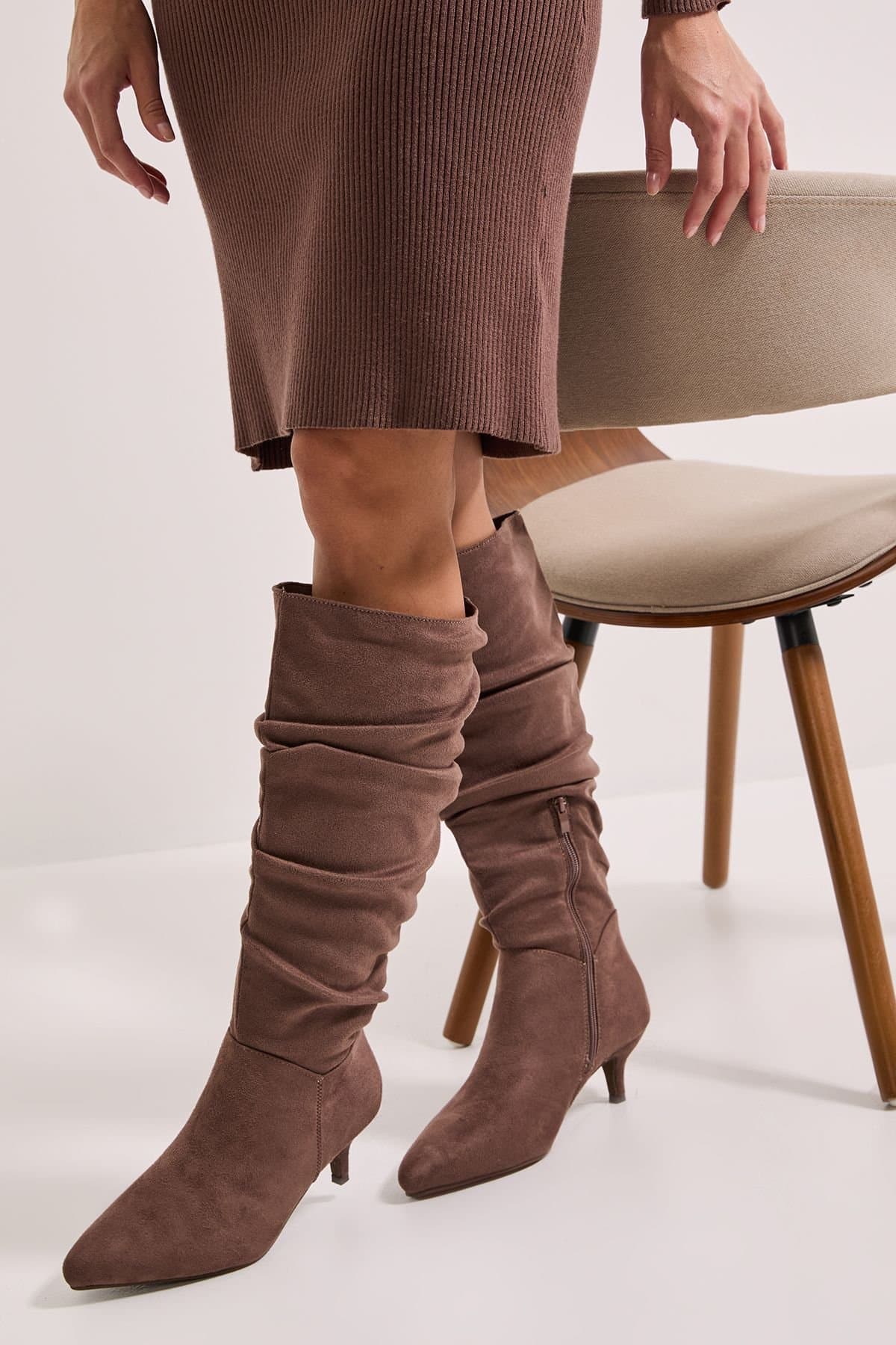 Dorothy Perkins Dorothy Perkins Women's Wide Fit Khloe Faux Suede Kitten Heel Knee High Ruched Boots in Taupe